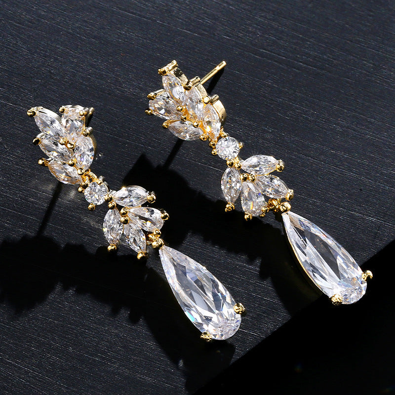 Boucles d'Oreilles Élégance Florale – Zircon Blanc & Pendentif Goutte d'Eau