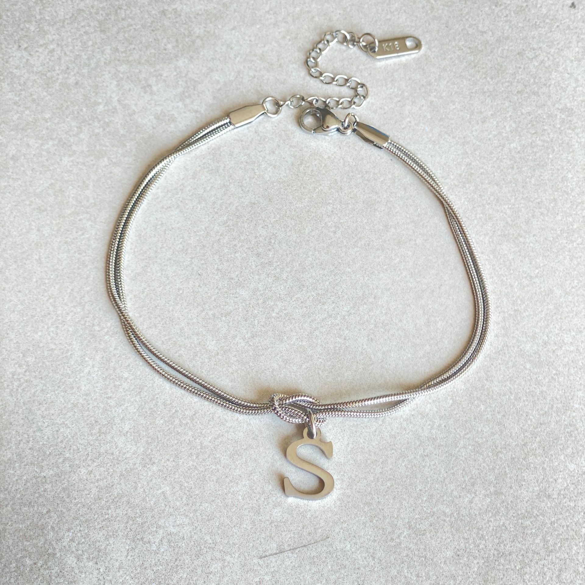 Bracelet Nœud d'Amour A-Z – Élégance Personnalisée &  Acier Inoxydable