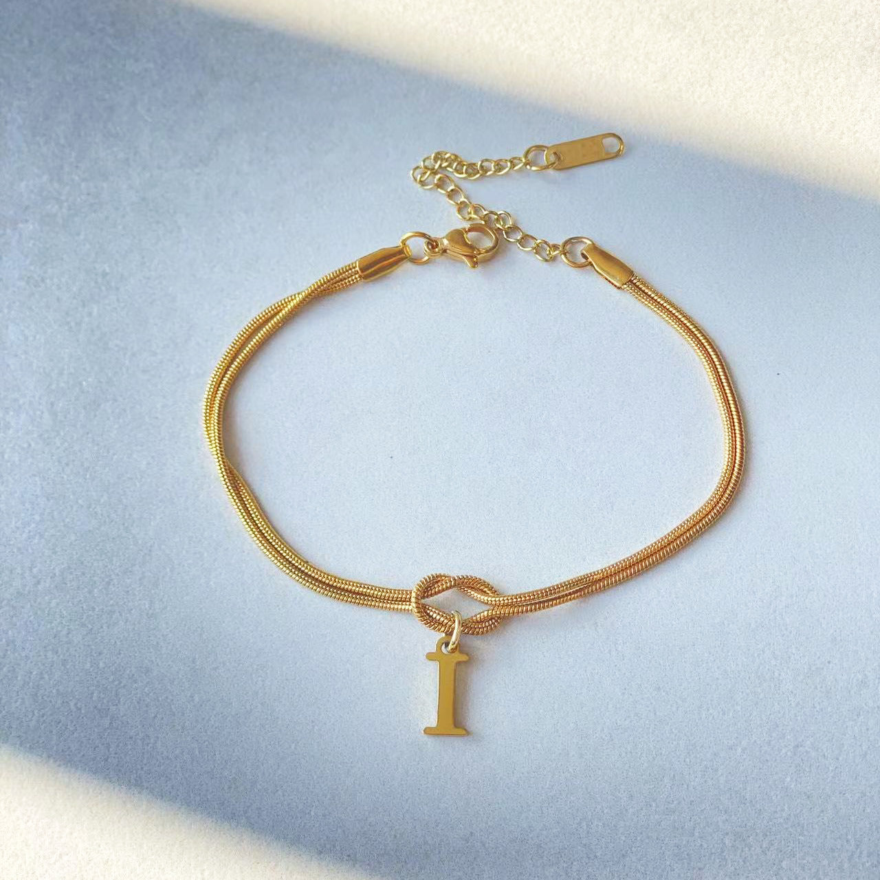 Bracelet Nœud d'Amour A-Z – Élégance Personnalisée &  Acier Inoxydable