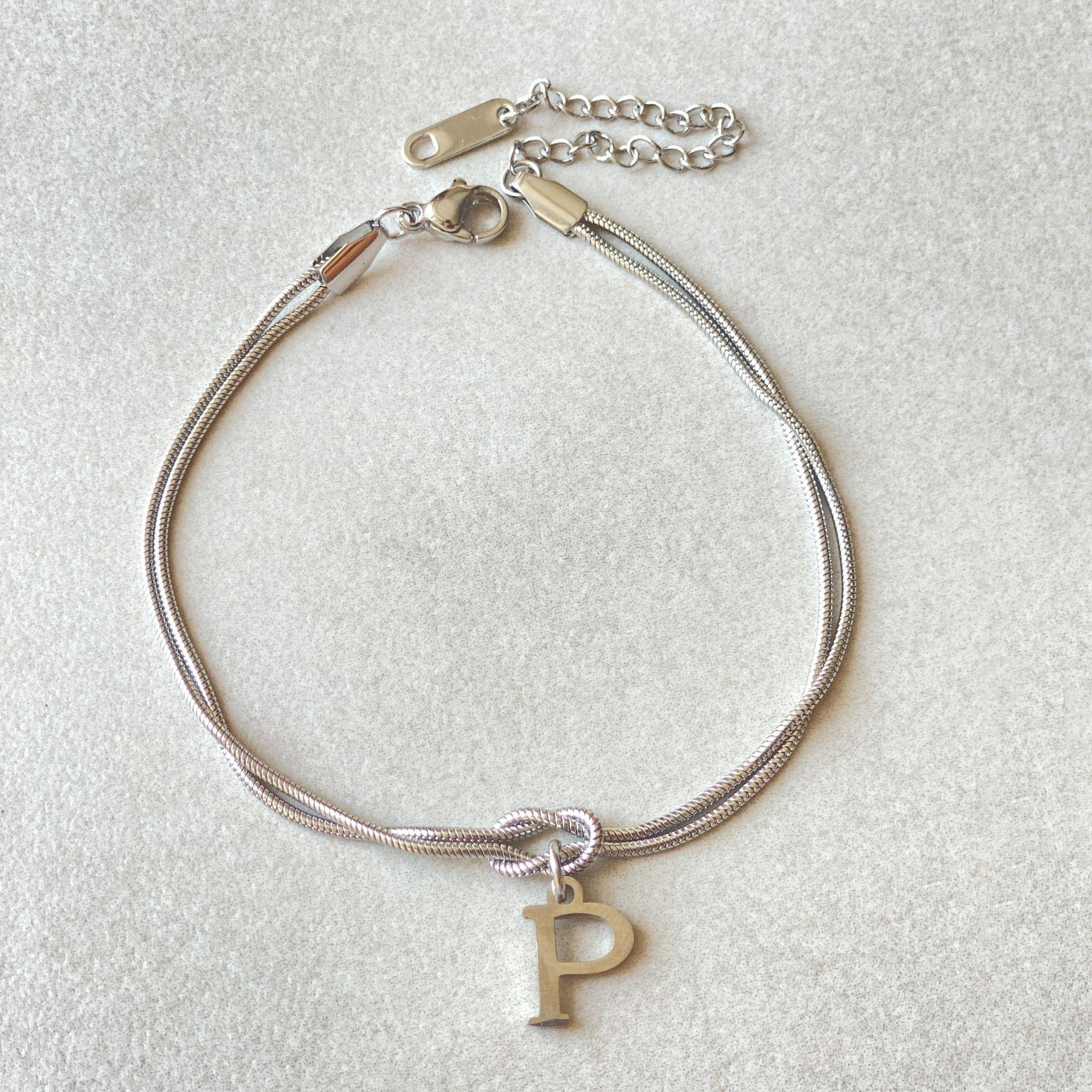 Bracelet Nœud d'Amour A-Z – Élégance Personnalisée &  Acier Inoxydable