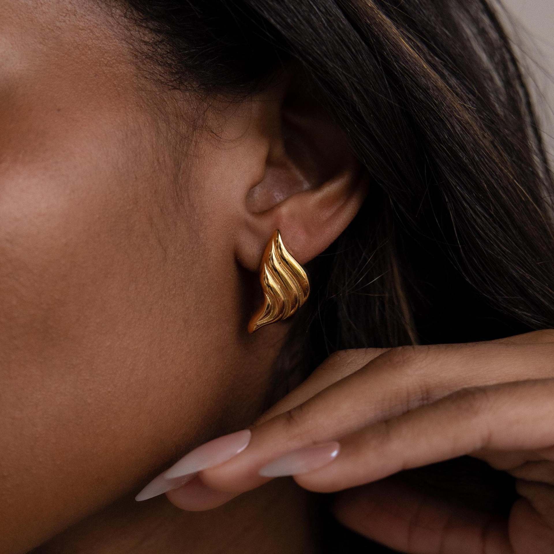 Boucles d’Oreilles Rétro Chic – Éclat Doré et Design Géométrique