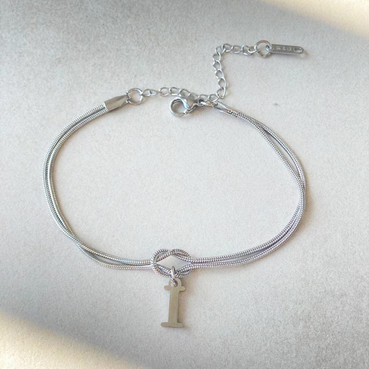 Bracelet Nœud d'Amour A-Z – Élégance Personnalisée &  Acier Inoxydable