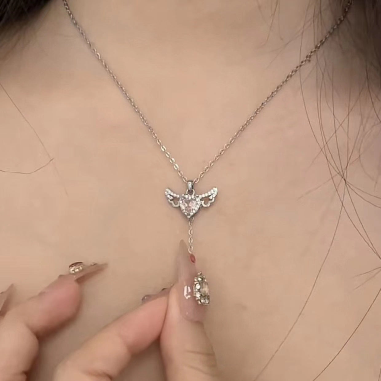 Collier Cœur d'Ange – Pendentif Mobile & Cristal Scintillant