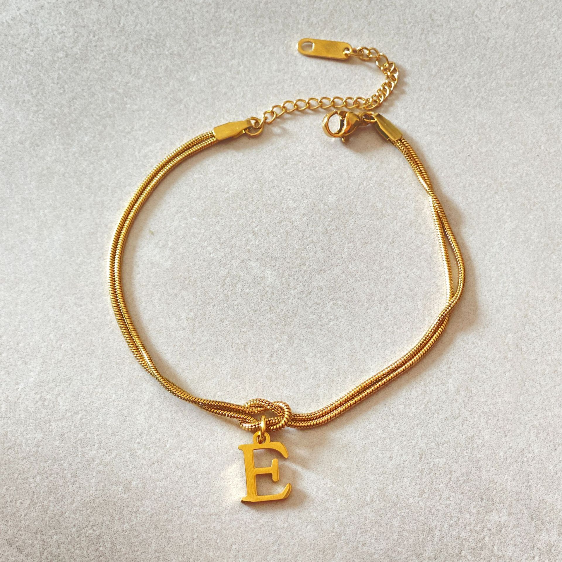 Bracelet Nœud d'Amour A-Z – Élégance Personnalisée &  Acier Inoxydable